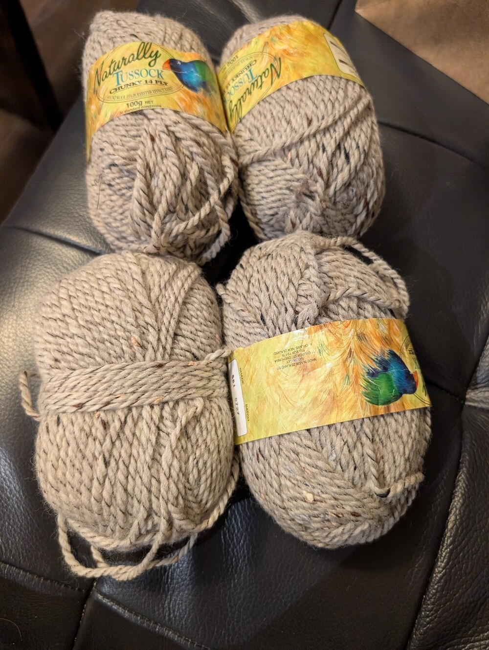 Naturally Tussock Chunky 14 Ply, produced by Naturally Yarns 4 x 100gr BNWT